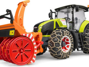 Claas Axion 950mit Schneeketten und Schneefräse