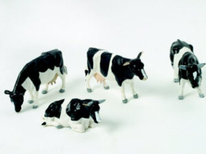 Friesische Kühe(1 Stier / 1 Kuh stehend / 1 Kuh liegend / 1 Kuh fressend)