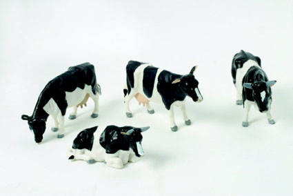 Friesische Kühe(1 Stier / 1 Kuh stehend / 1 Kuh liegend / 1 Kuh fressend)