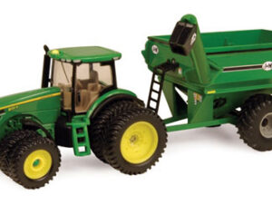John Deere 8320R mit Getreideüberladewagen