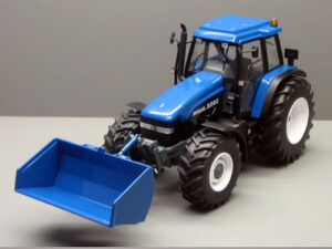 New Holland 8360 mit Hydraulik Set und Anbau-Kippmulde