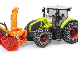 Claas Axion 950mit Schneeketten und Schneefräse