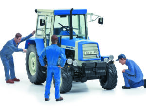 Fortschritt ZT 323 mit drei Figuren( limitierte Auflage 1000  Stk. ) UVP: 89-99€