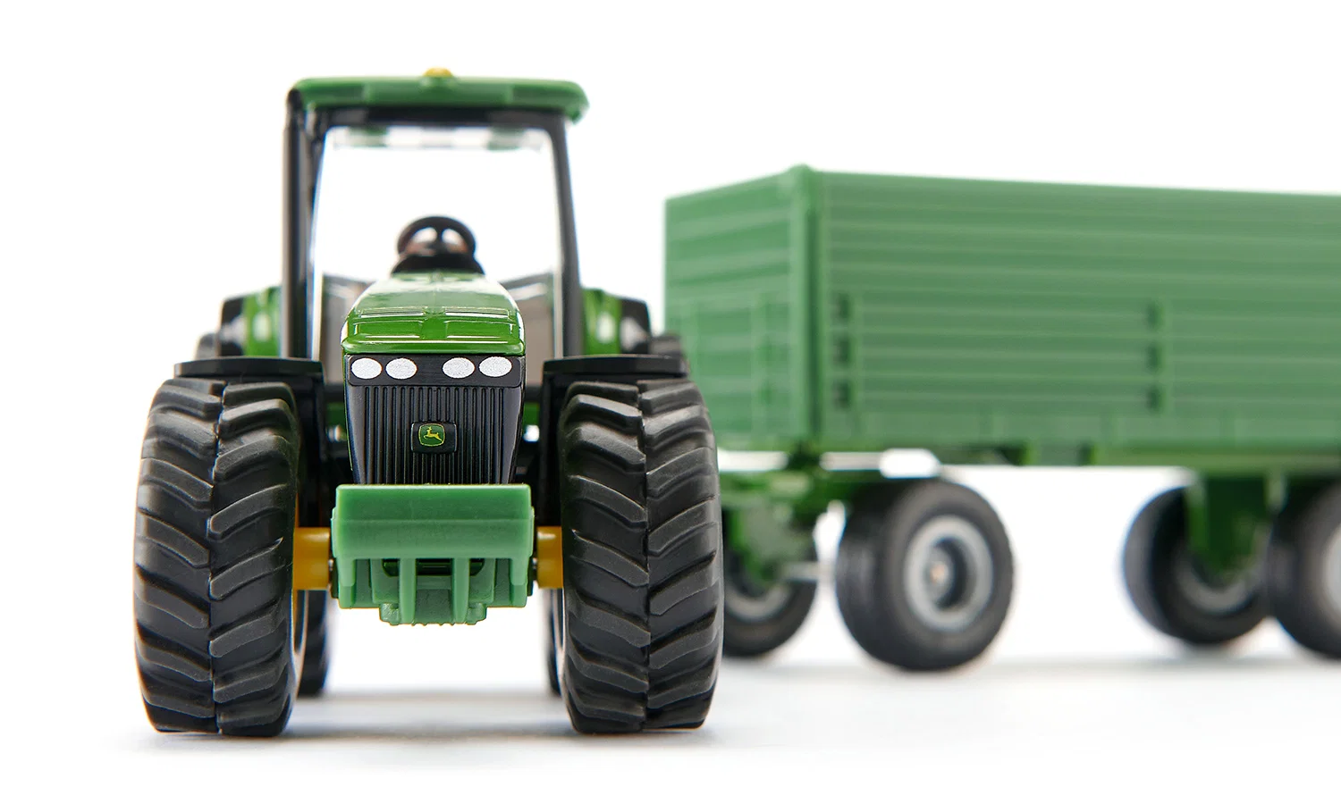 John Deere mit Seitenkipper – Bild 4