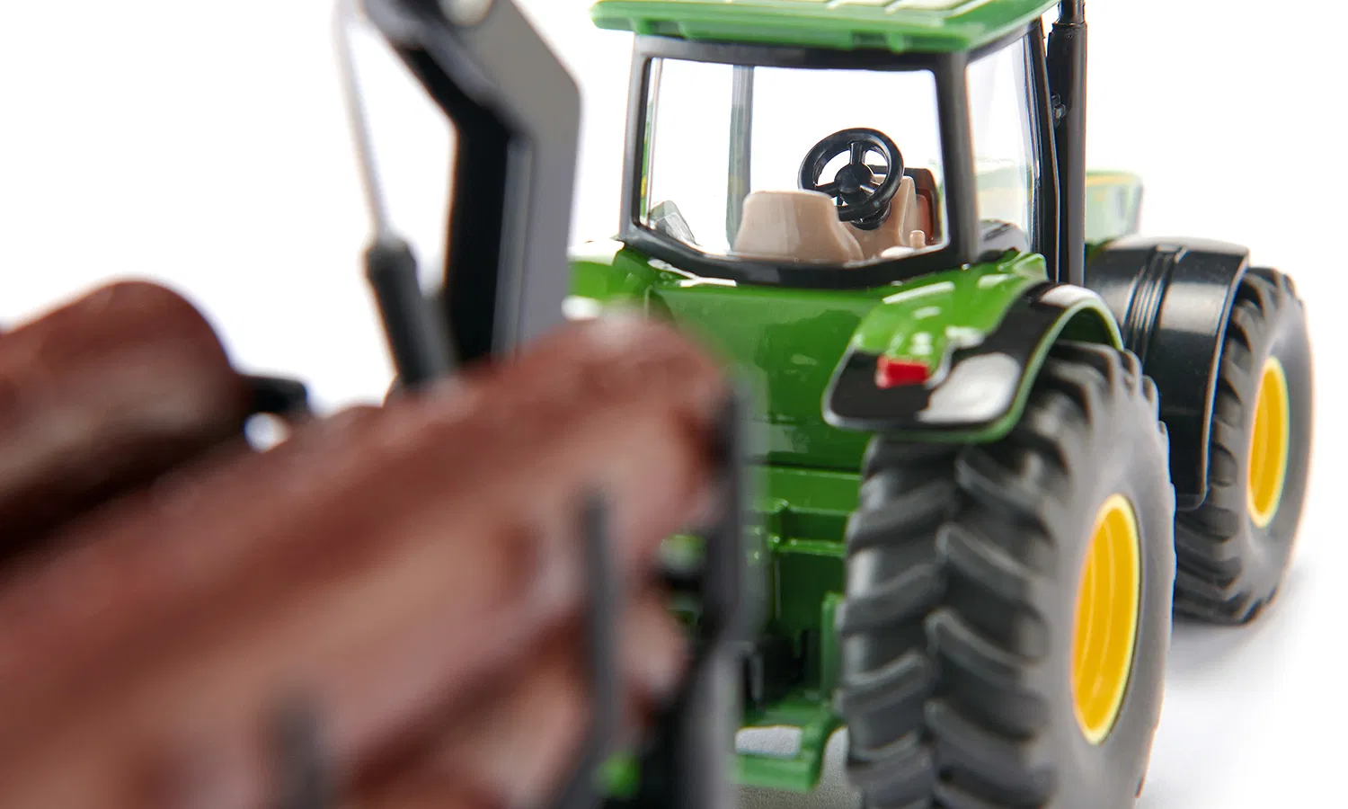 John Deere mit Forstanhänger – Bild 5